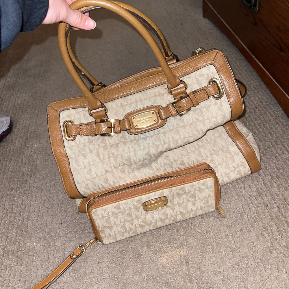 Micheal kors purse & wallet